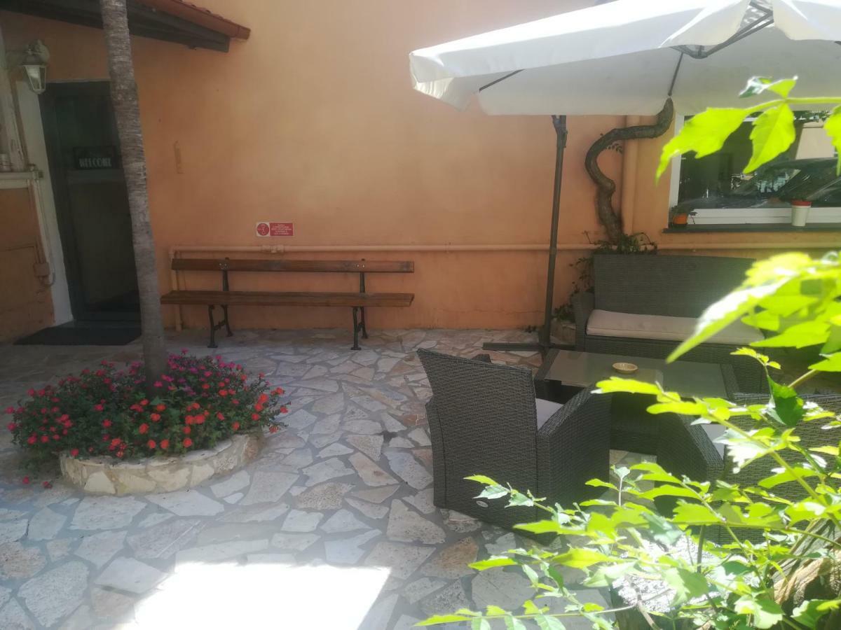 Hotel La Tavernetta Varazze Exterior photo
